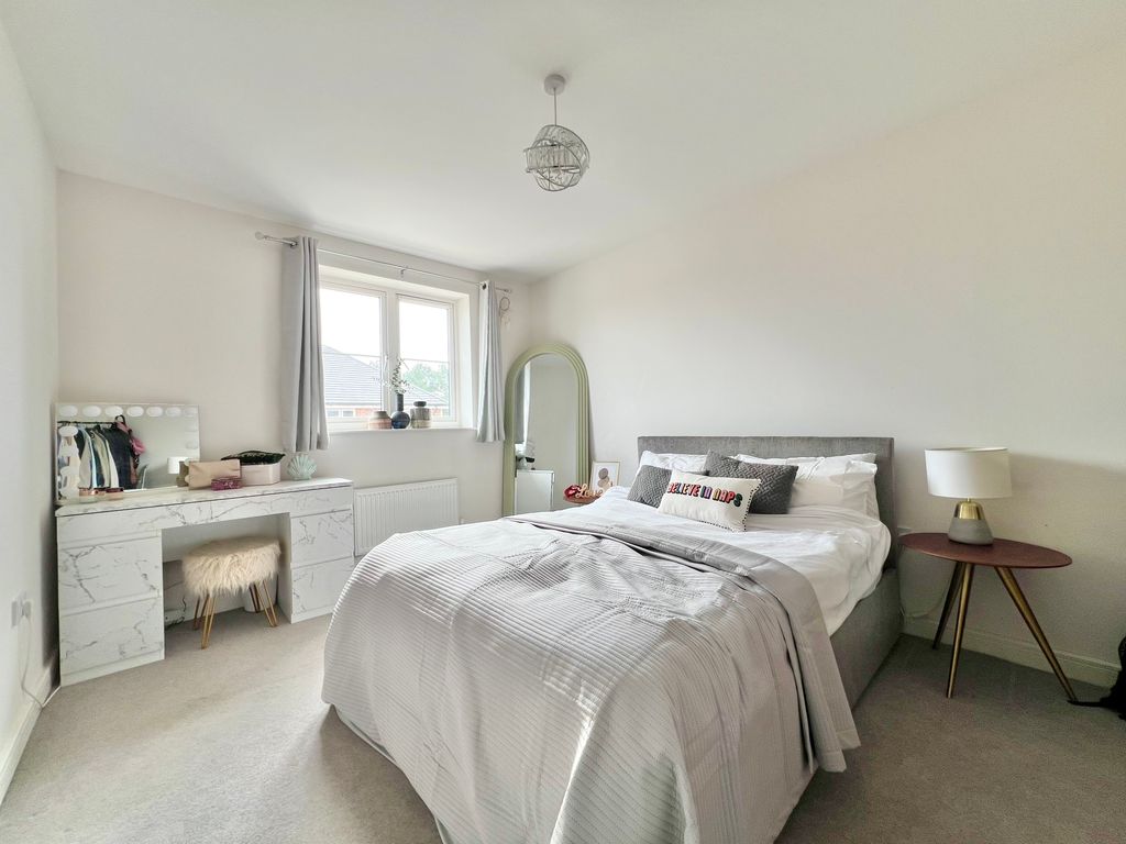 Additional image 7 of 2 bed flat for saleHurst Avenue, Blackwater, Camberley GU17