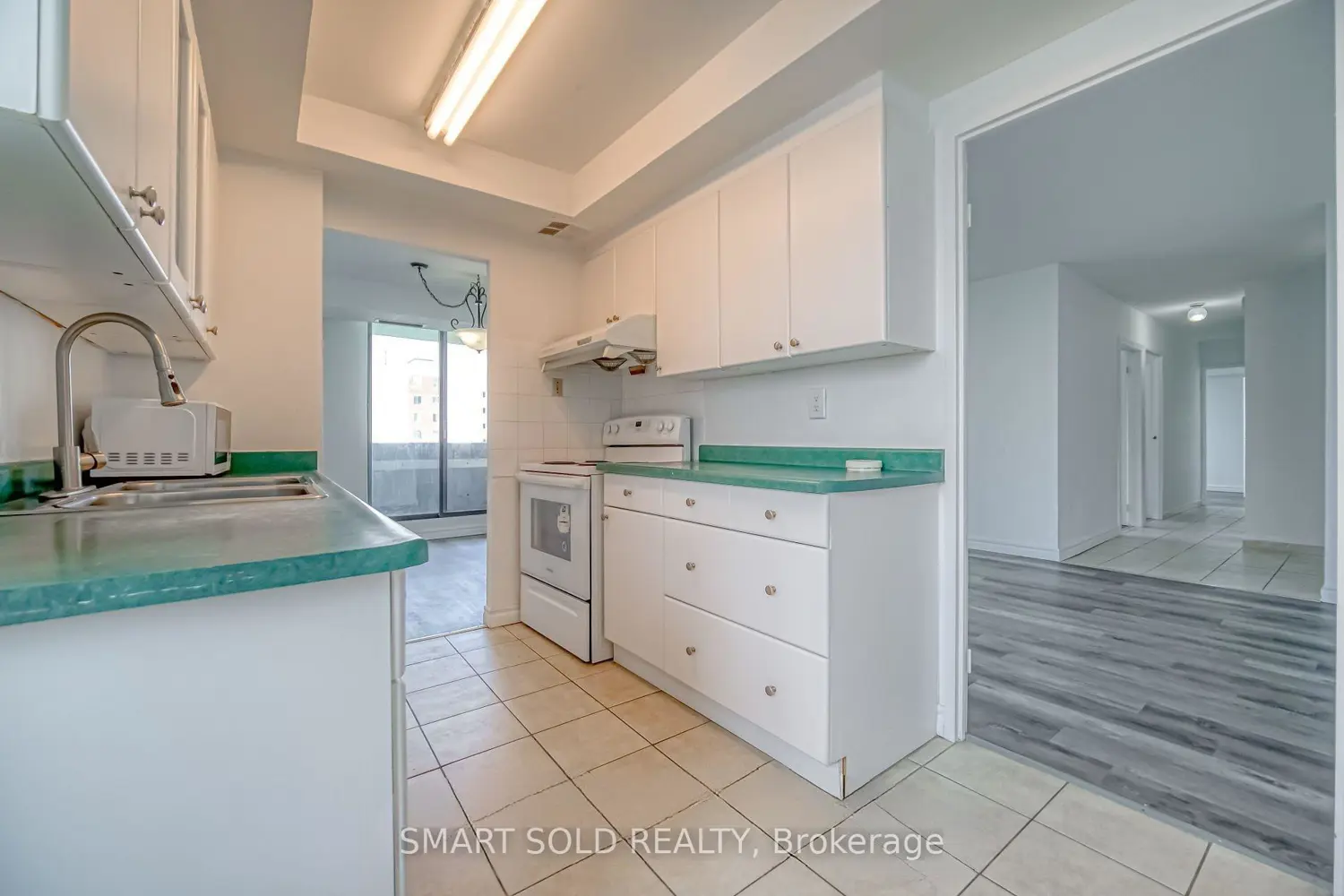 Additional image 8 of 10 Stonehill Court 1009