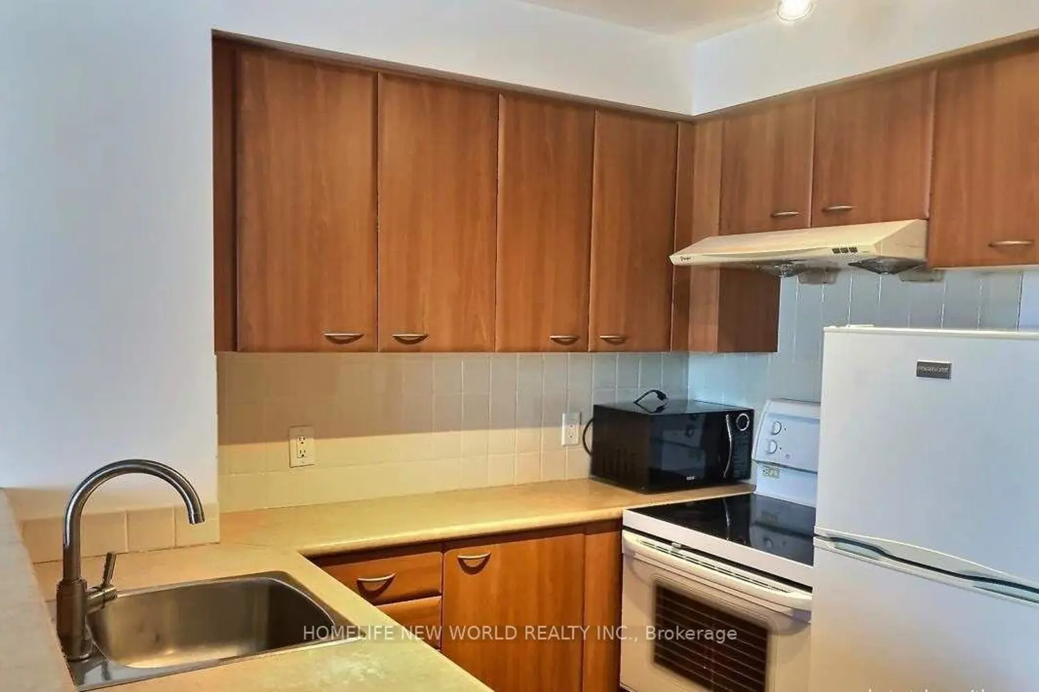 Additional image 3 of 36 Lee Centre Drive 1906