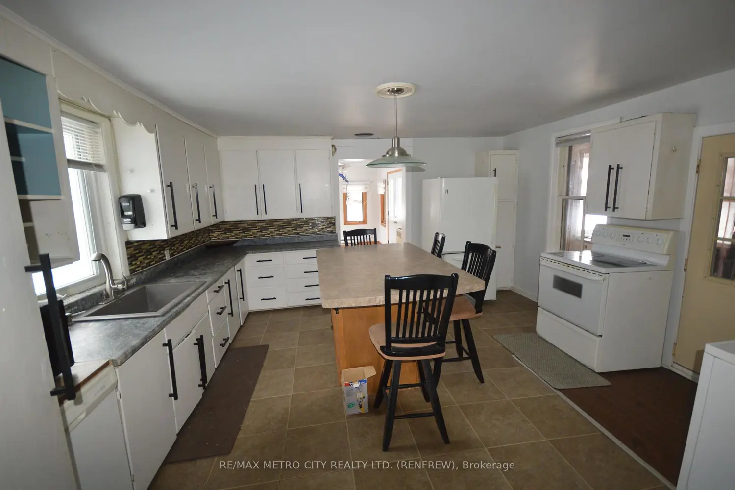 235 Renfrew Avenue photo 5