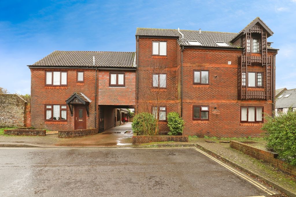 2 bed flat for saleFurlong Mews, Ringwood, Hampshire BH24