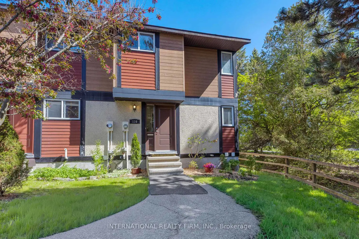 116 Mcclintock Way