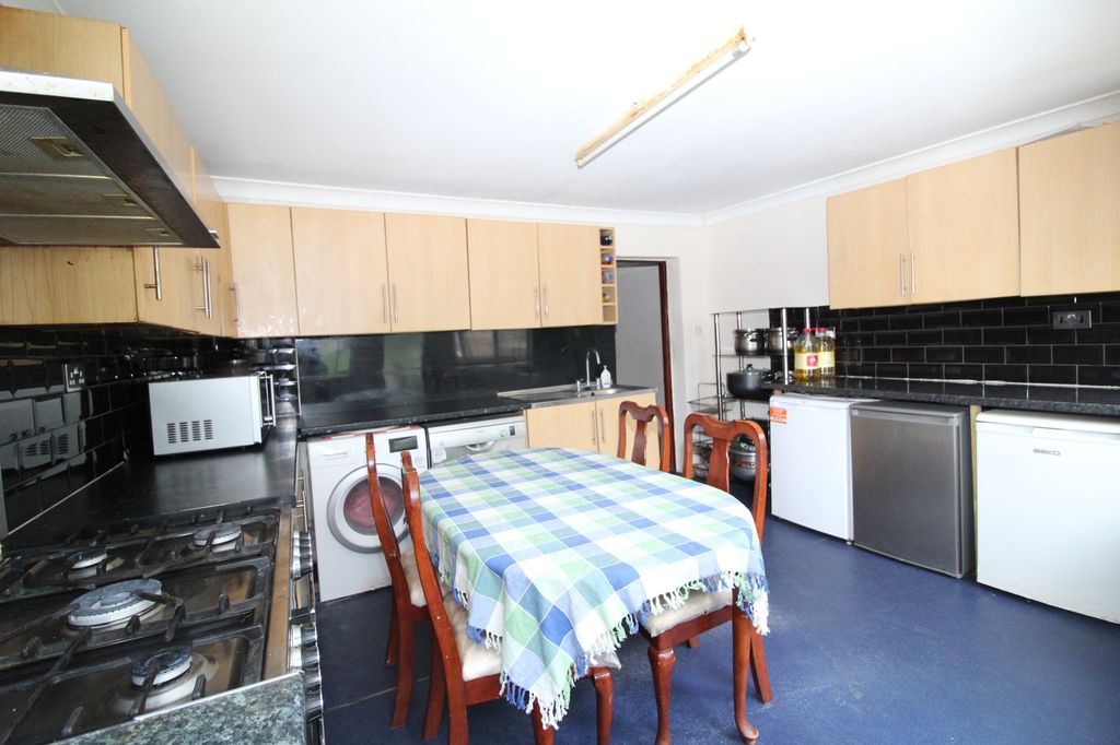 Additional image 7 of 4 bed detached house for saleNapier Road, Gillingham ME7