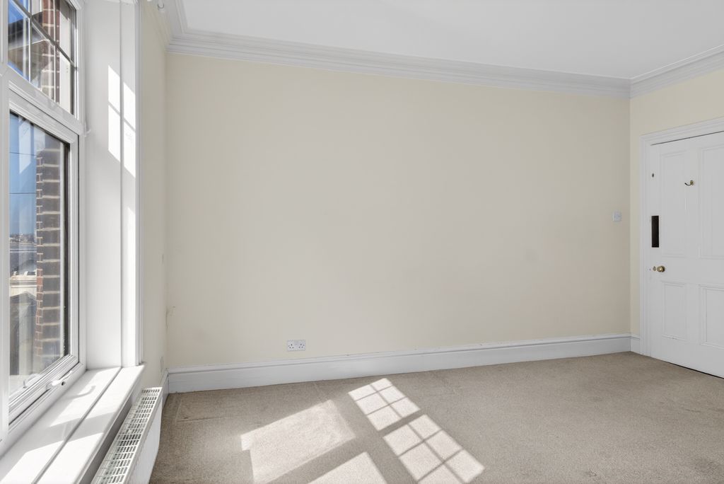 Additional image 8 of 2 bed flat for saleGraham Court, Hamilton Gardens, Felixstowe IP11