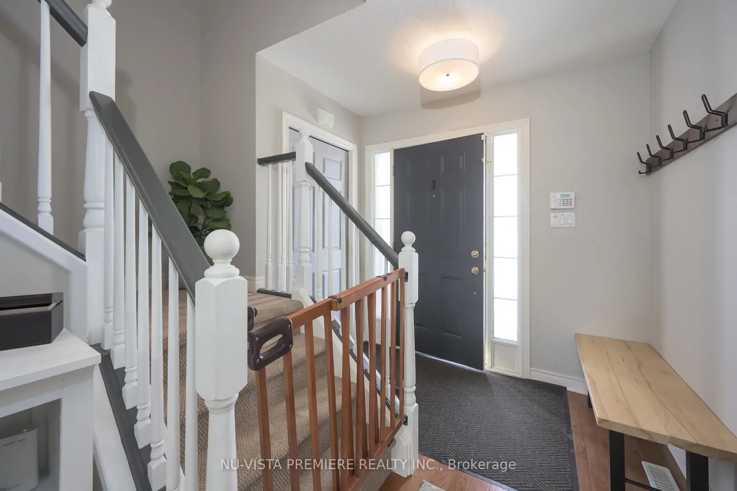 1582 Chelton Place photo 4