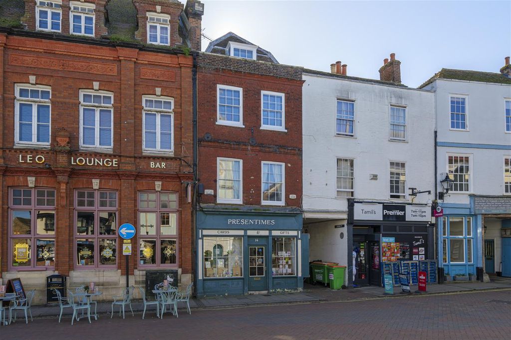 5 bed terraced house for saleHugh House, Hugh Place, Faversham ME13