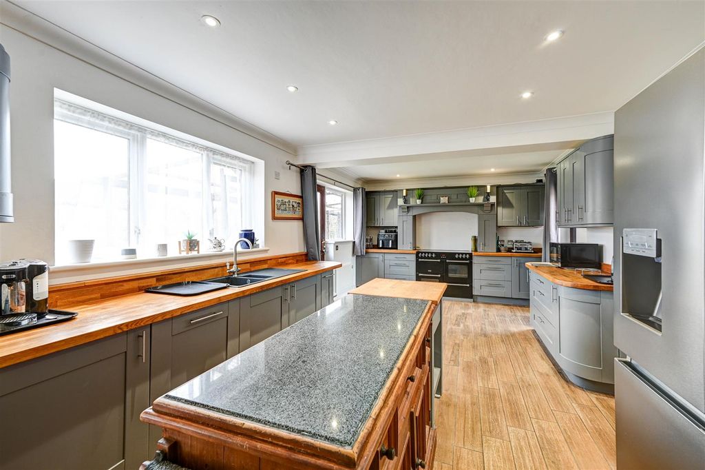 Additional image 2 of 5 bed detached house for saleFell Way, Bradwell, Great Yarmouth NR31