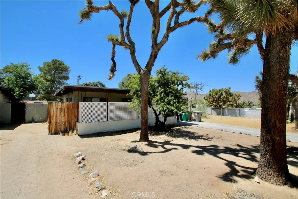7634 Fox A & B Trl, Yucca Valley, CA 92284 photo 5