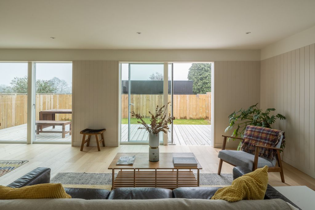 2 bed bungalow for saleGarden Court, Godstone, Surrey RH9