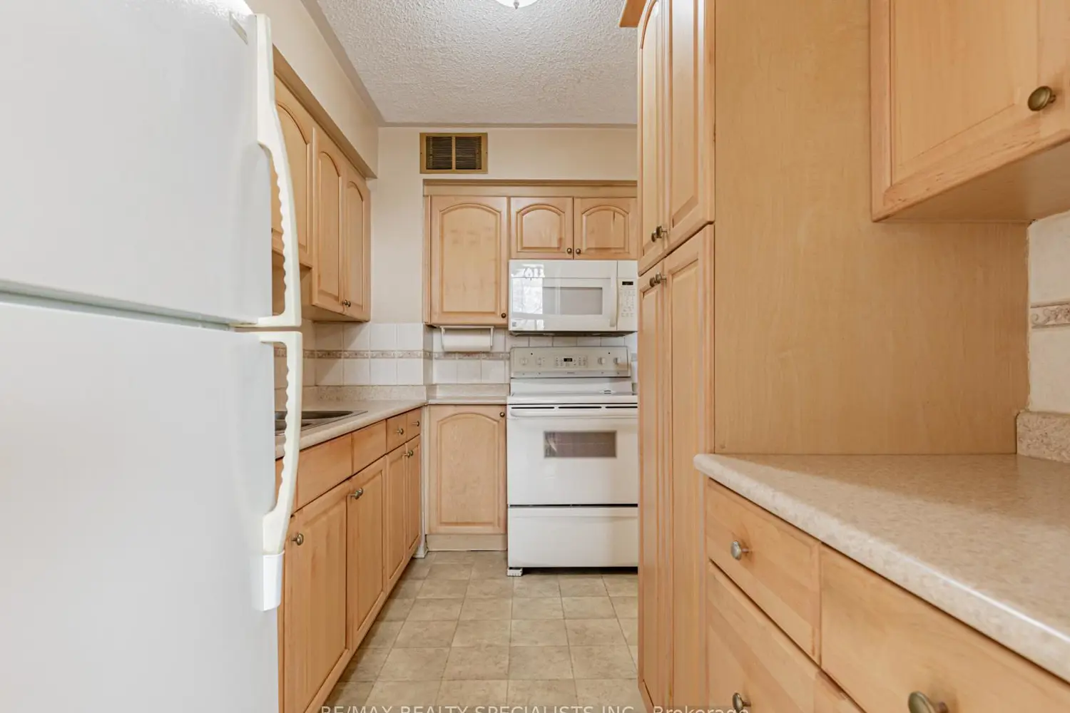 Additional image 5 of 151 La Rose Avenue 401