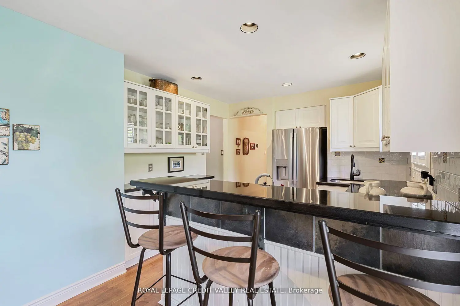 24 Ladore Drive photo 5