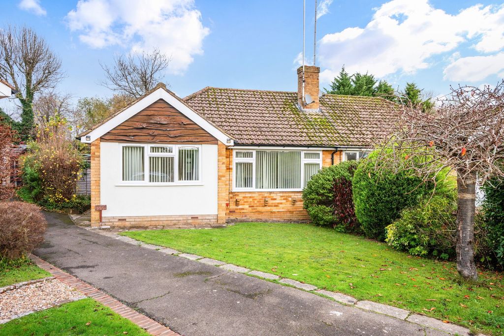 2 bed semi-detached bungalow for saleDewlands, Godstone RH9