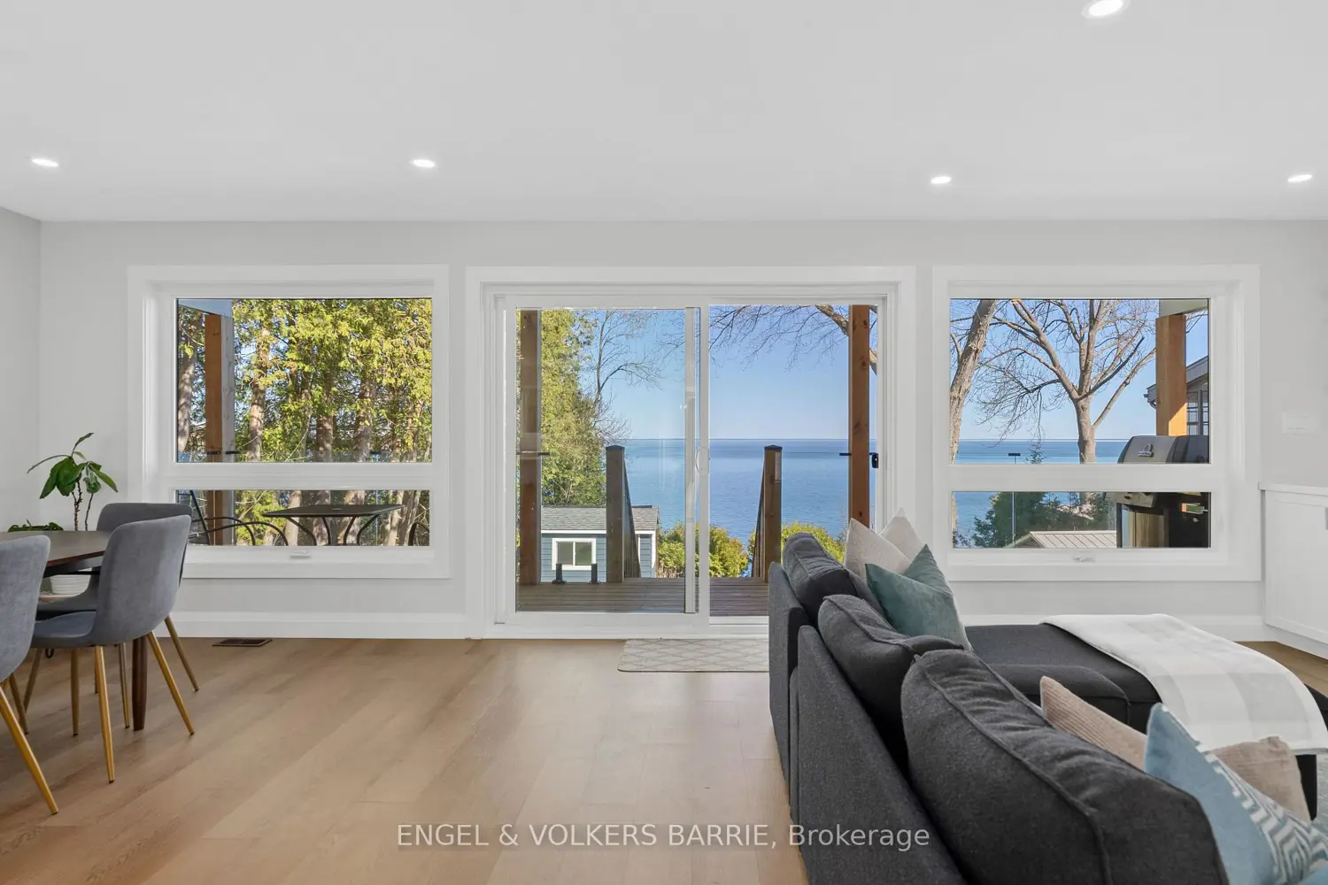 2371 Lakeshore Road photo 5
