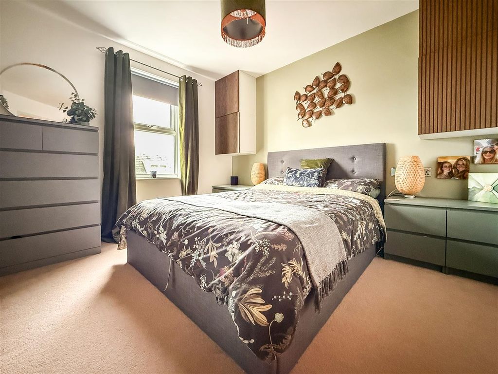 Additional image 10 of 2 bed flat for saleOysell Gardens, Portchester PO16