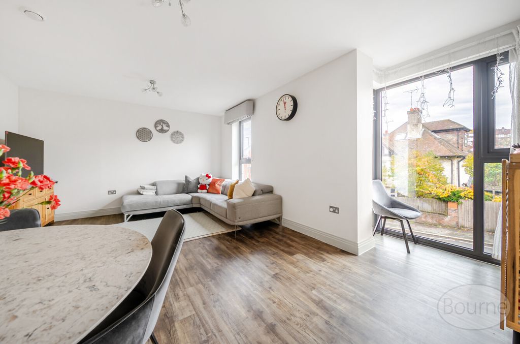2 bed flat for saleDenzil Road, Guildford, Surrey GU2 photo 4