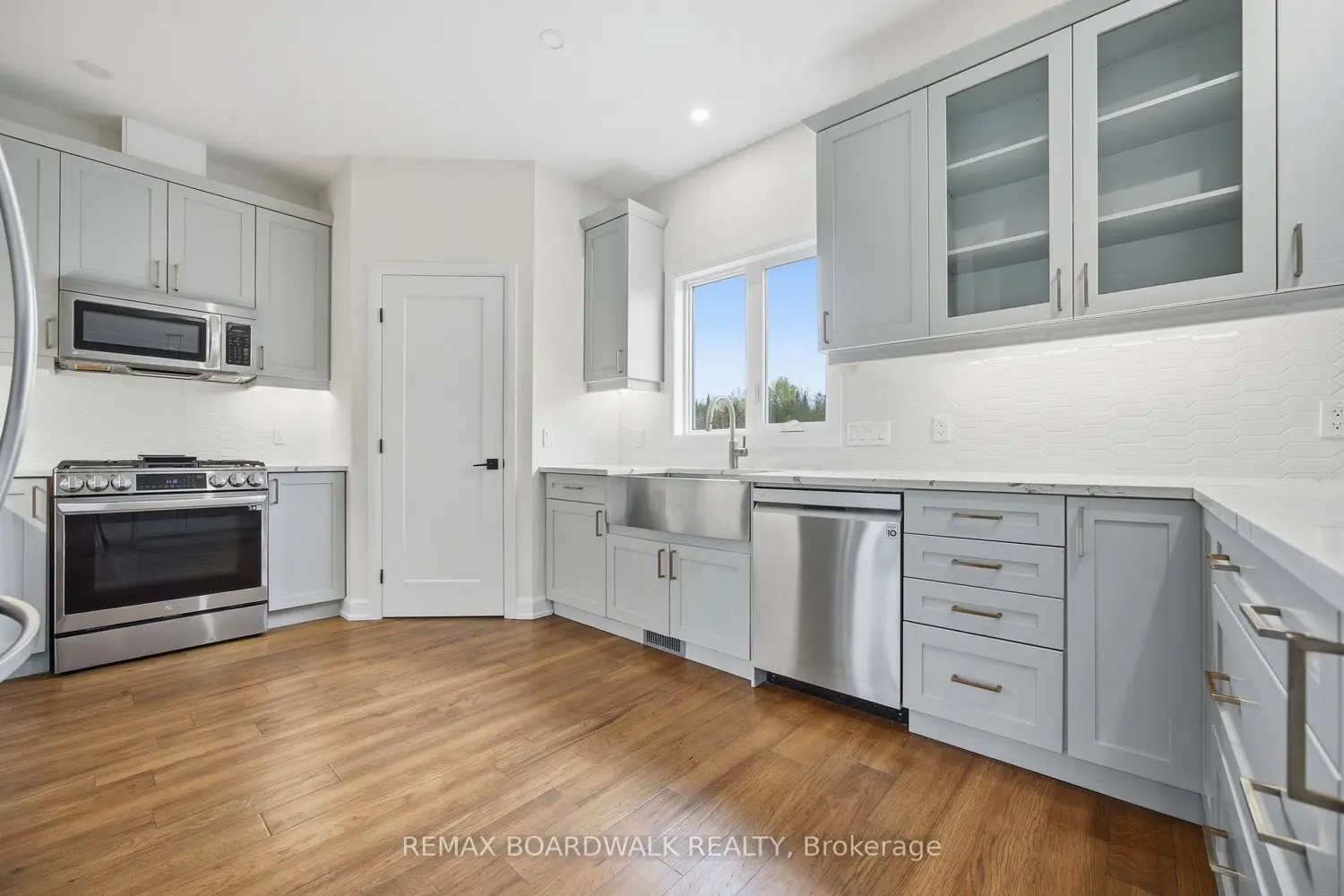 447 Churchill Road photo 3