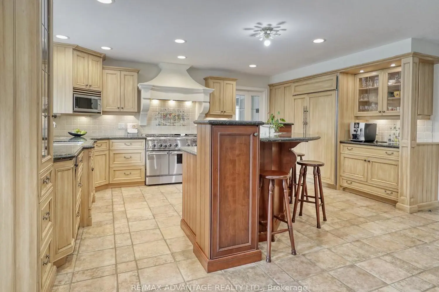 110 Whiteacres Drive photo 5