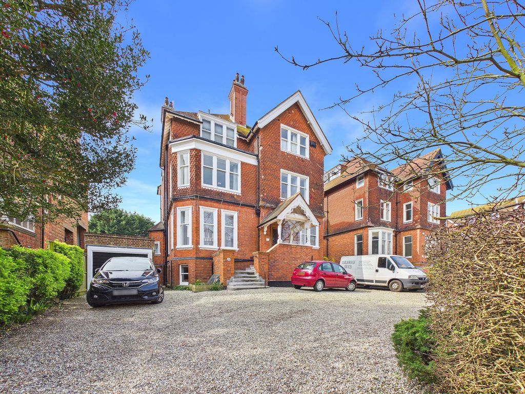 2 bed flat for saleEarls Avenue, Folkestone, Kent CT20