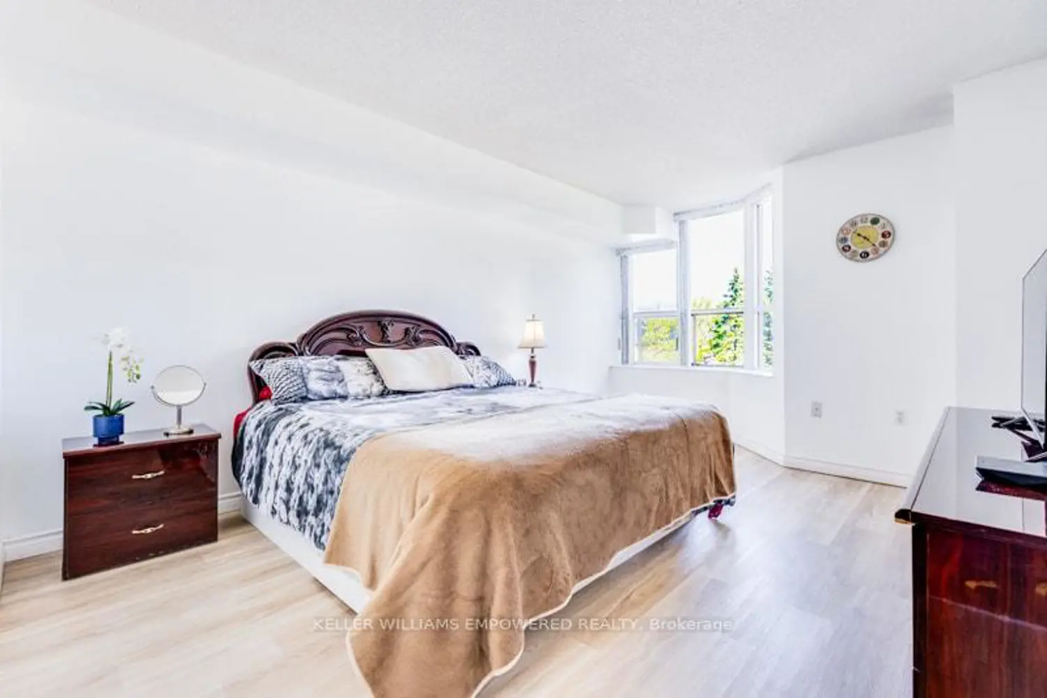 Additional image 10 of 2100 John Street 201