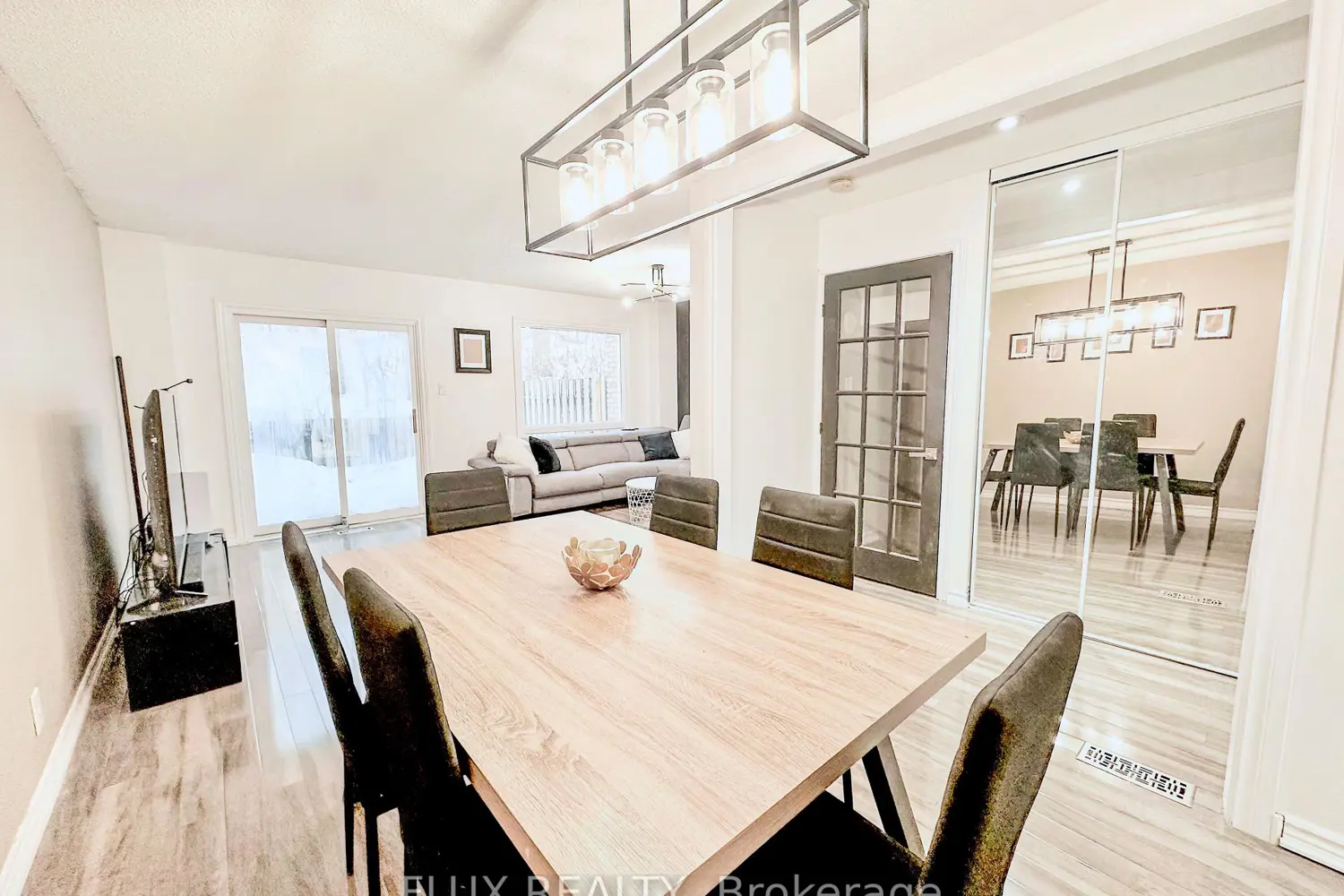 Additional image 3 of 52 Adelaide Street 32