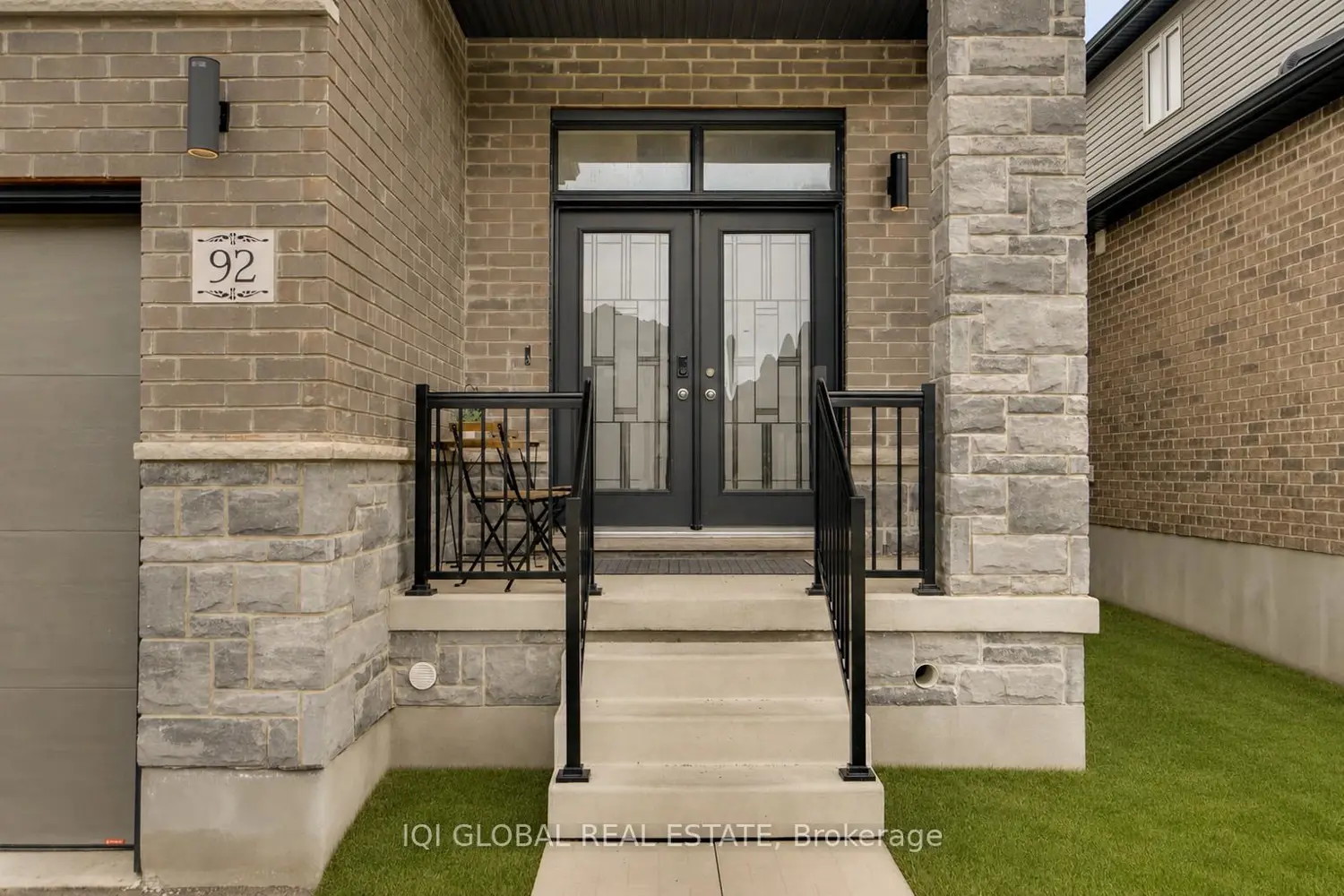 92 Sass Crescent photo 2