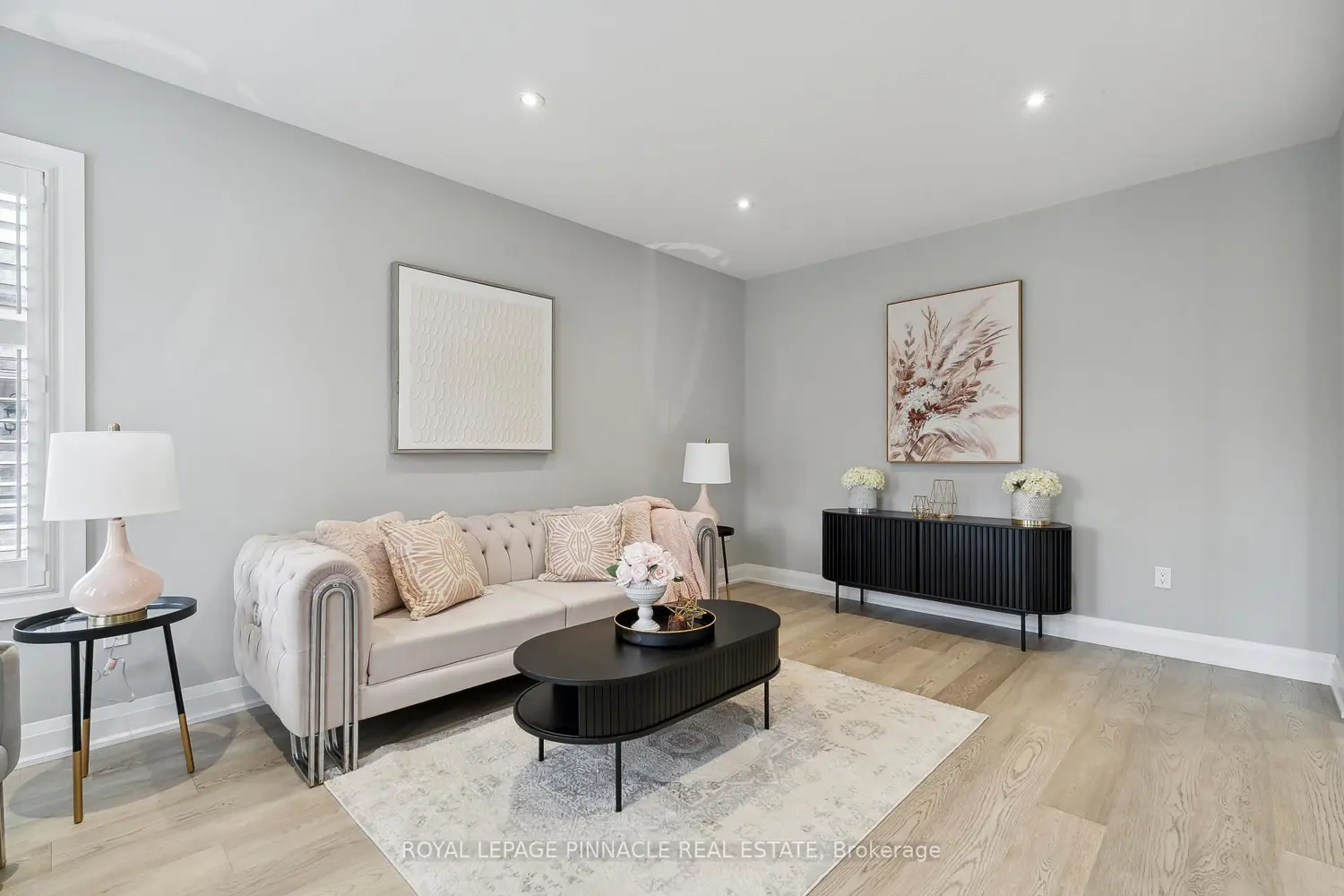 77 Walkers Boulevard photo 2