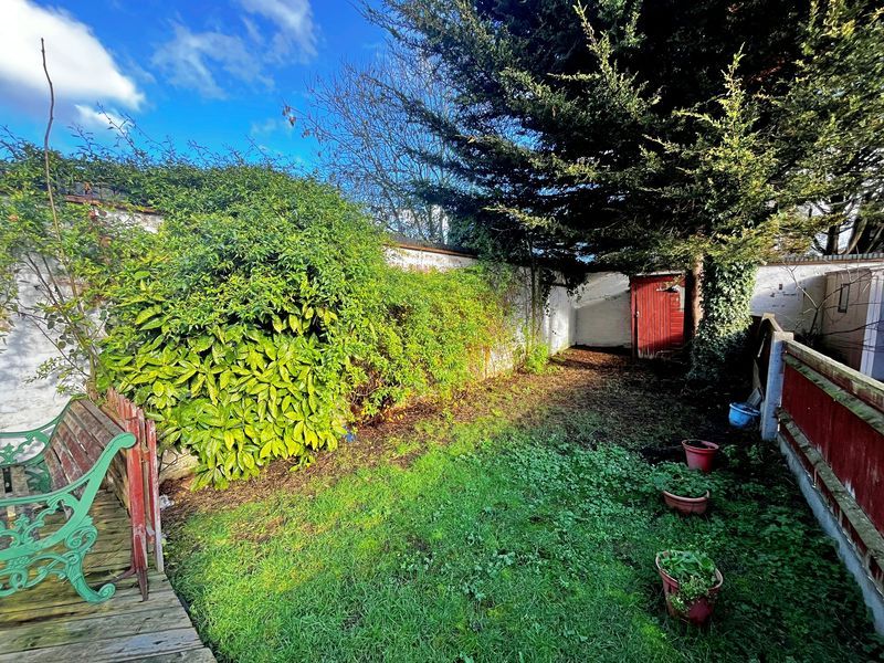 3 bed terraced house for saleCostons Lane, Greenford UB6 photo 3
