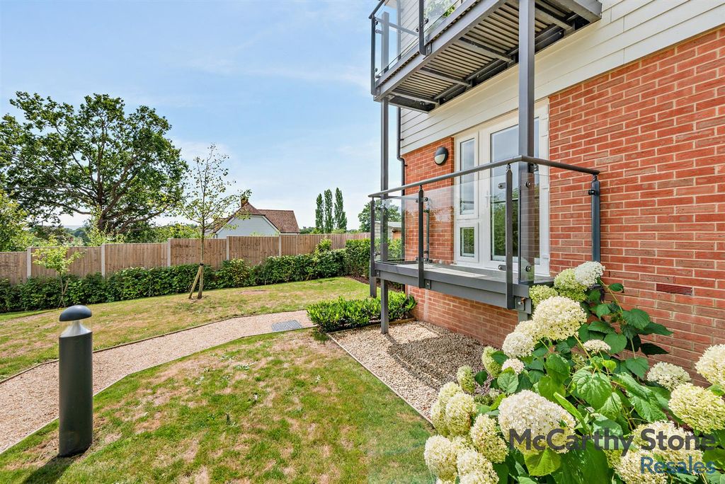 2 bed flat for saleWeavers House, Highgate Hill, Hawkhurst TN18 photo 3