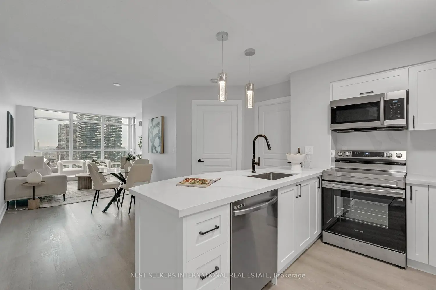 18 Yonge Street 2507
