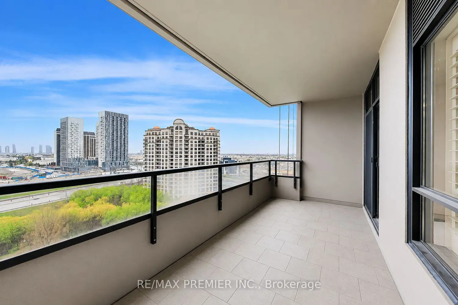 9245 Jane Street 1106 photo 5