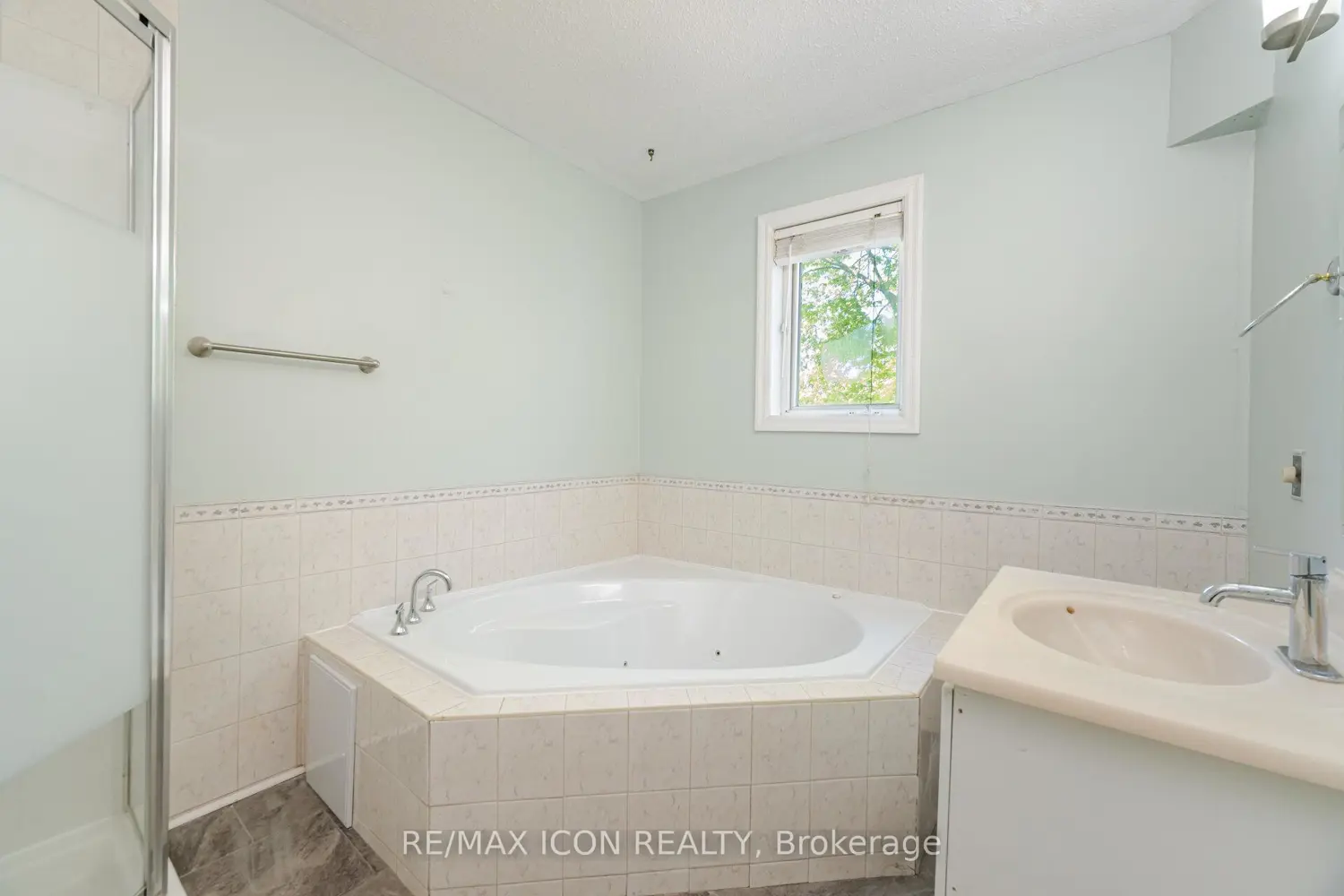64 Sheldon Avenue photo 5
