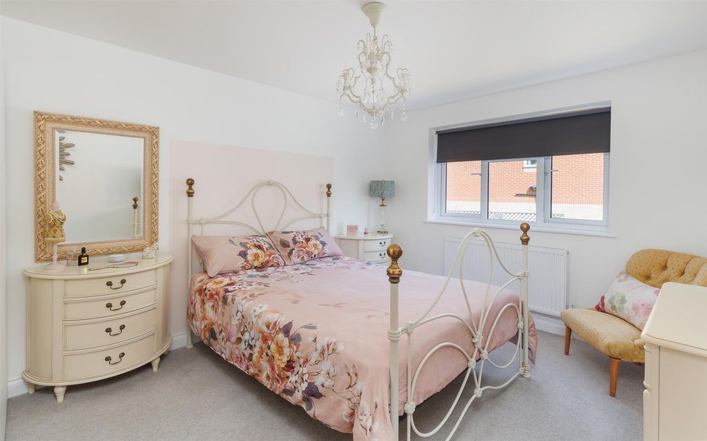 Additional image 20 of 5 bed detached house for saleHooke Close, Freshwater PO40