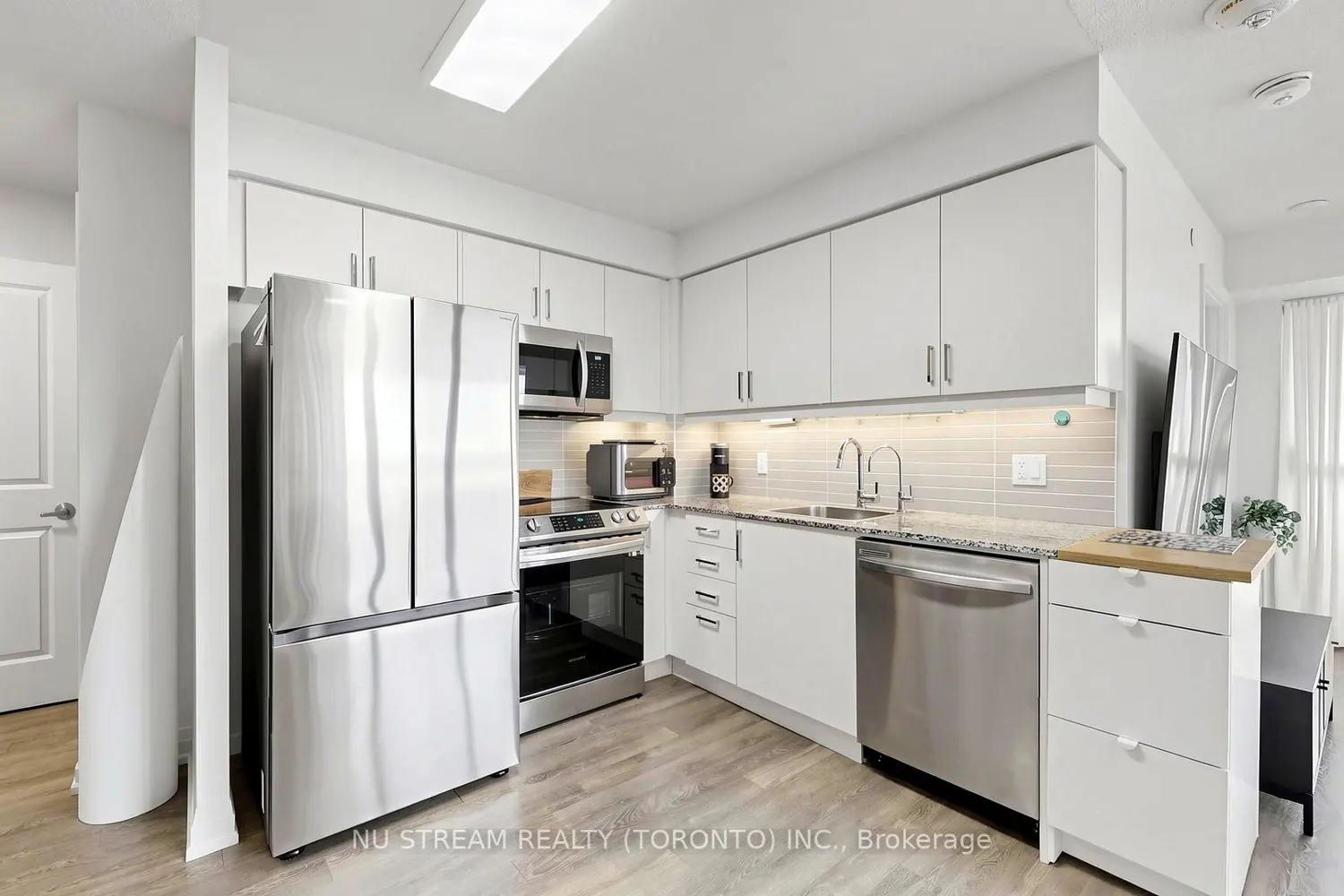 Additional image 9 of 20 Meadowglen Place 2109