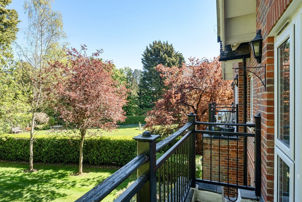 Additional image 5 of 2 bed flat for salePackhorse Road, Gerrards Cross, Buckinghamshire SL9