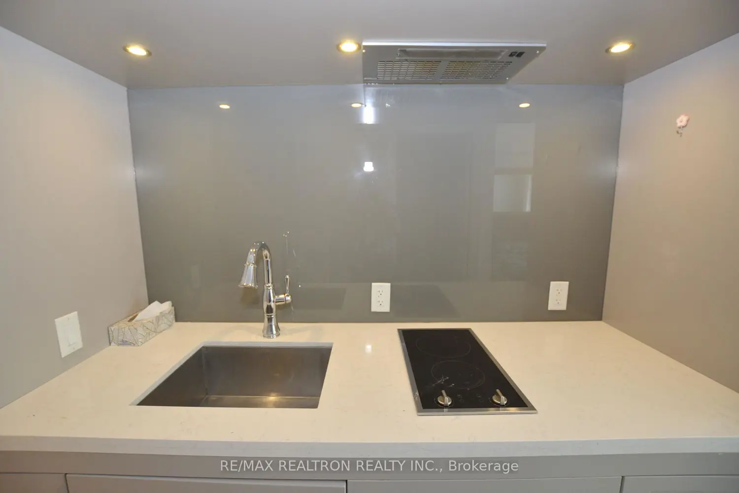 Additional image 9 of 155 Yorkville Avenue 713