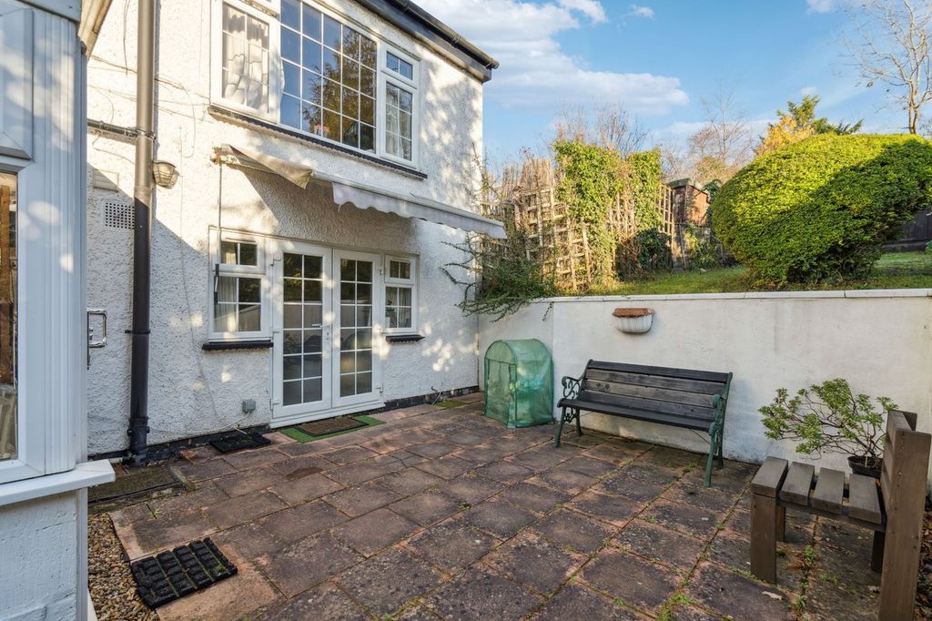 Additional image 17 of 3 bed flat for saleAmersham Road, Gerrards Cross SL9