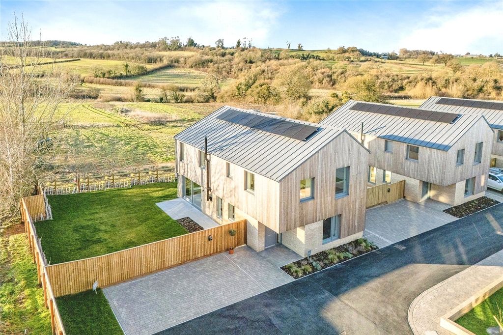 4 bed detached house for saleThe Barn Garden, Great Elm BA11