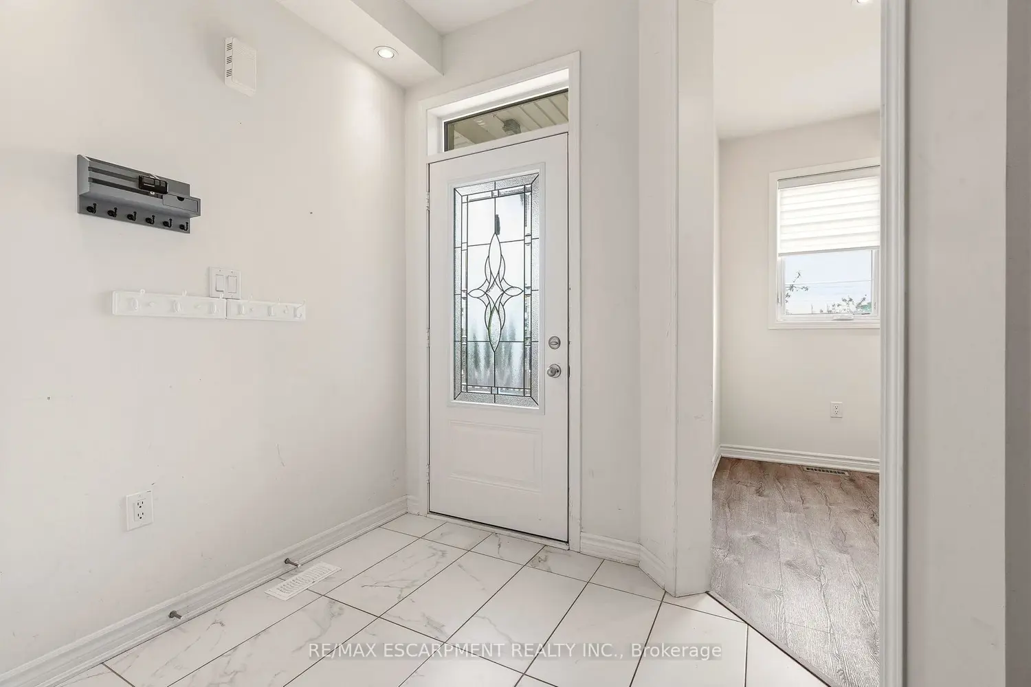 1364 Sycamore Garden photo 2