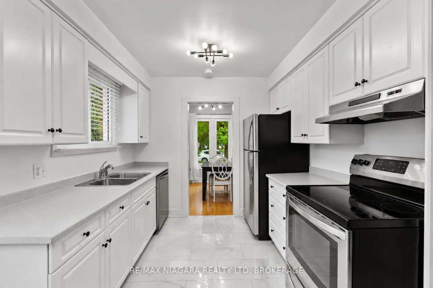 7 Ameer Drive photo 5