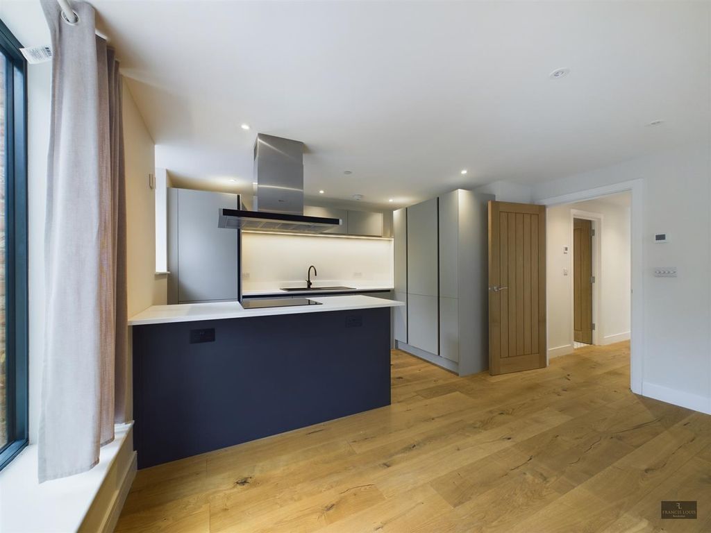 2 bed flat for saleFlat 1 Barnfield Road, Exeter EX1