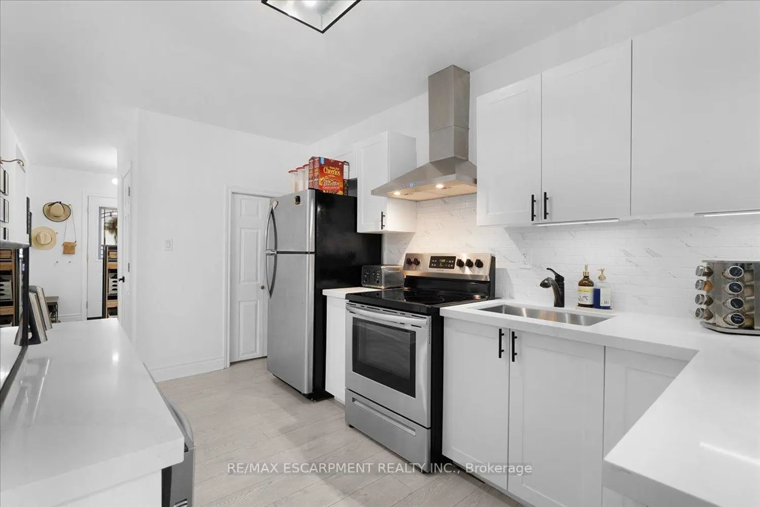 133 Frederick Avenue photo 3