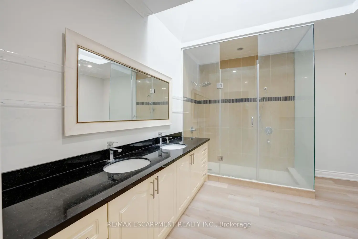 8 Ridgewood Drive photo 5
