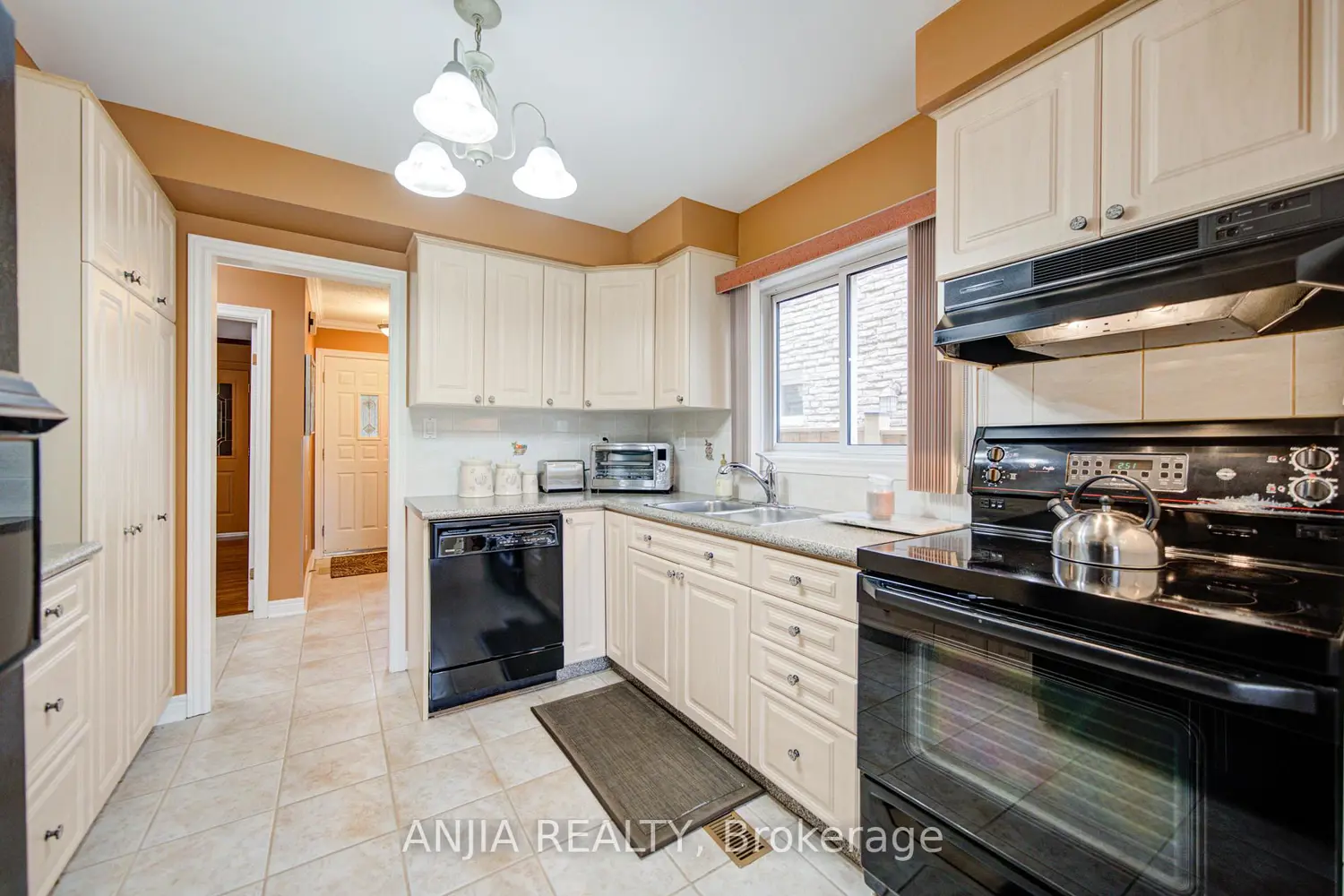 Additional image 9 of 48 Upton Crescent