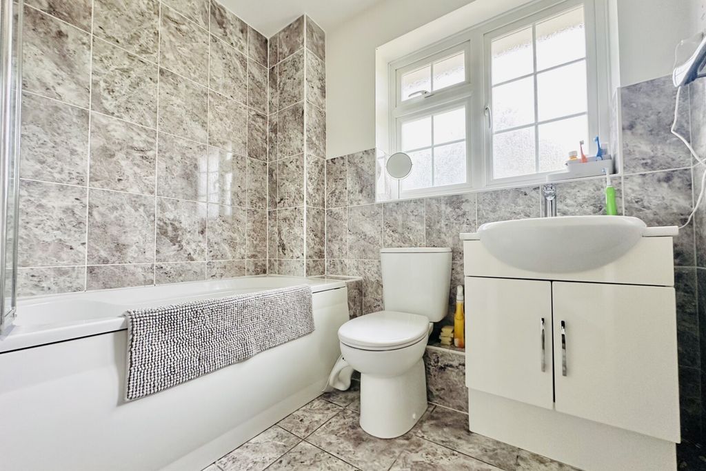 Additional image 12 of 4 bed detached house for saleBelvedere Close, Fleet, Hampshire GU51