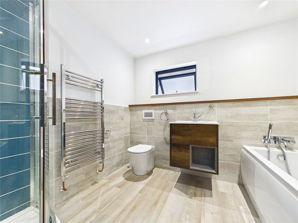 Additional image 6 of 2 bed flat for saleUndercliff Road West, Felixstowe, Suffolk IP11