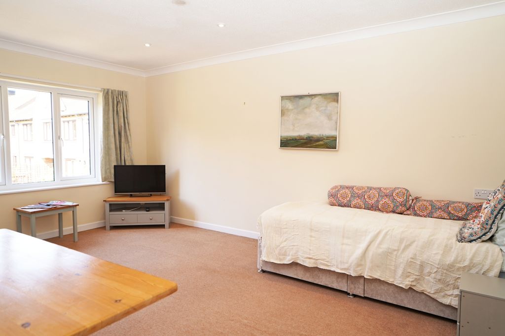 1 bed flat for saleParsonage Court, Highworth, Swindon SN6 photo 2