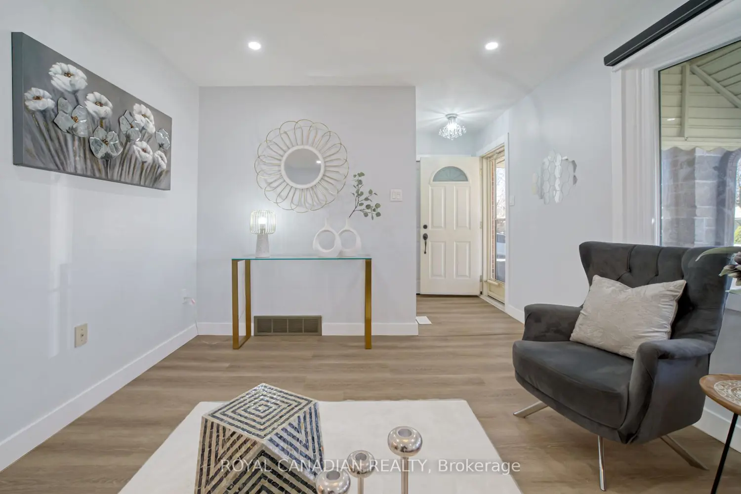 60 Lysanda Avenue photo 3