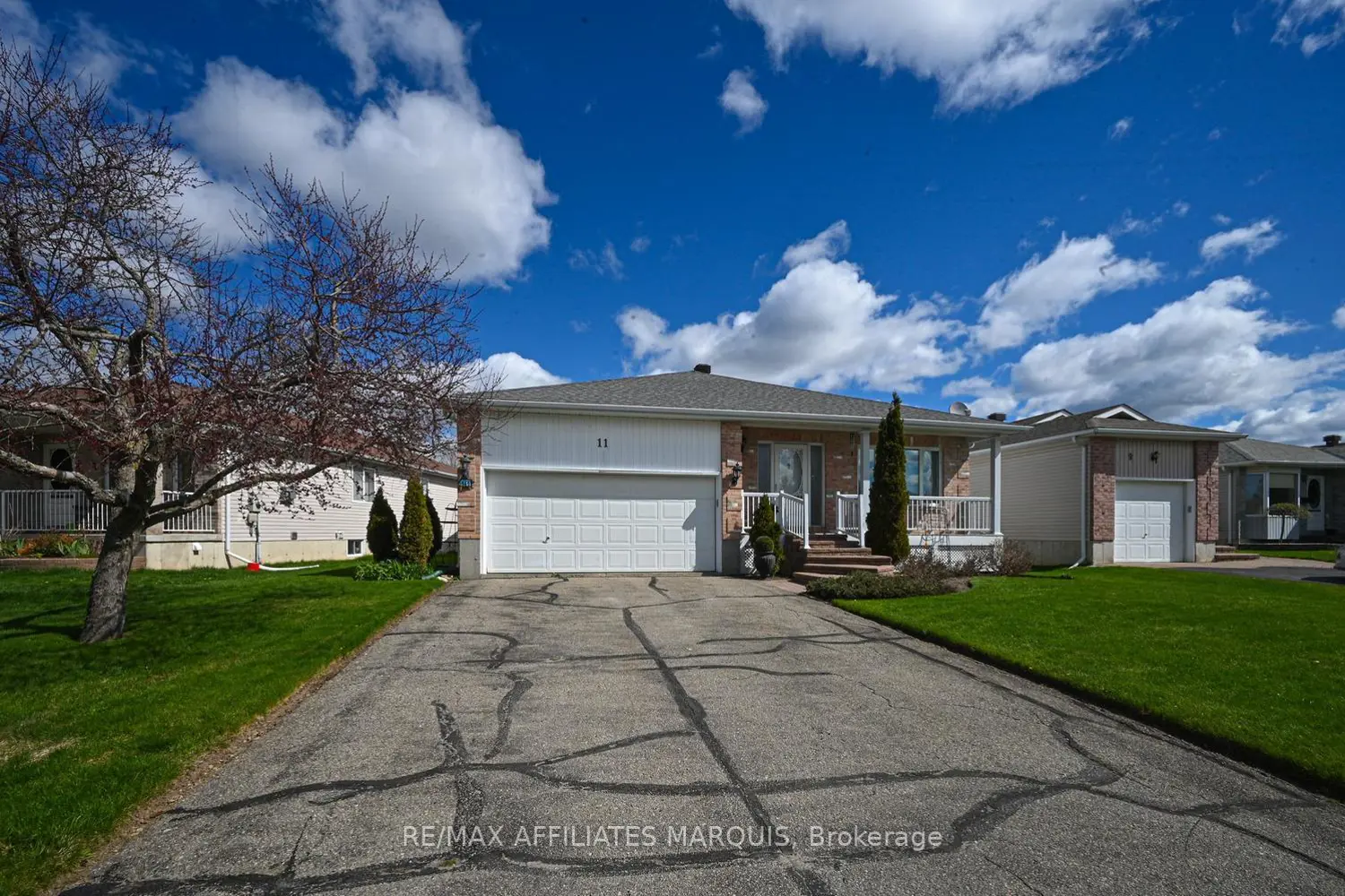 11 Decaria Boulevard photo 2
