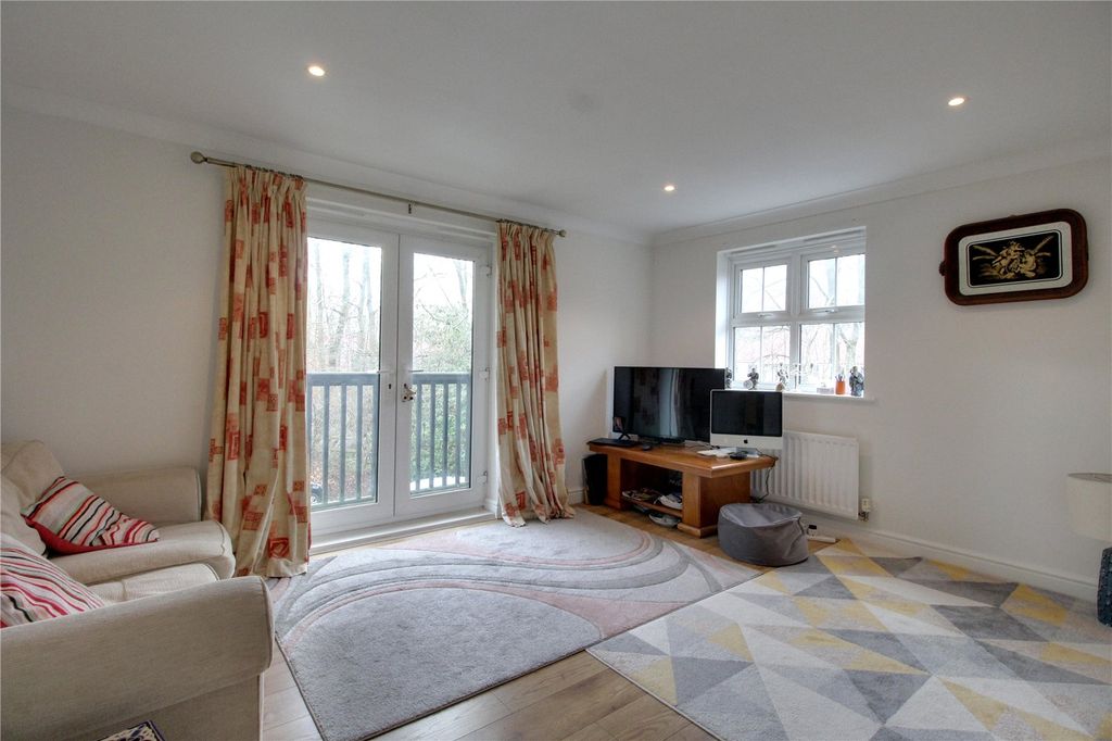 Additional image 9 of 2 bed flat for saleKingsley Square, Fleet, Hampshire GU51
