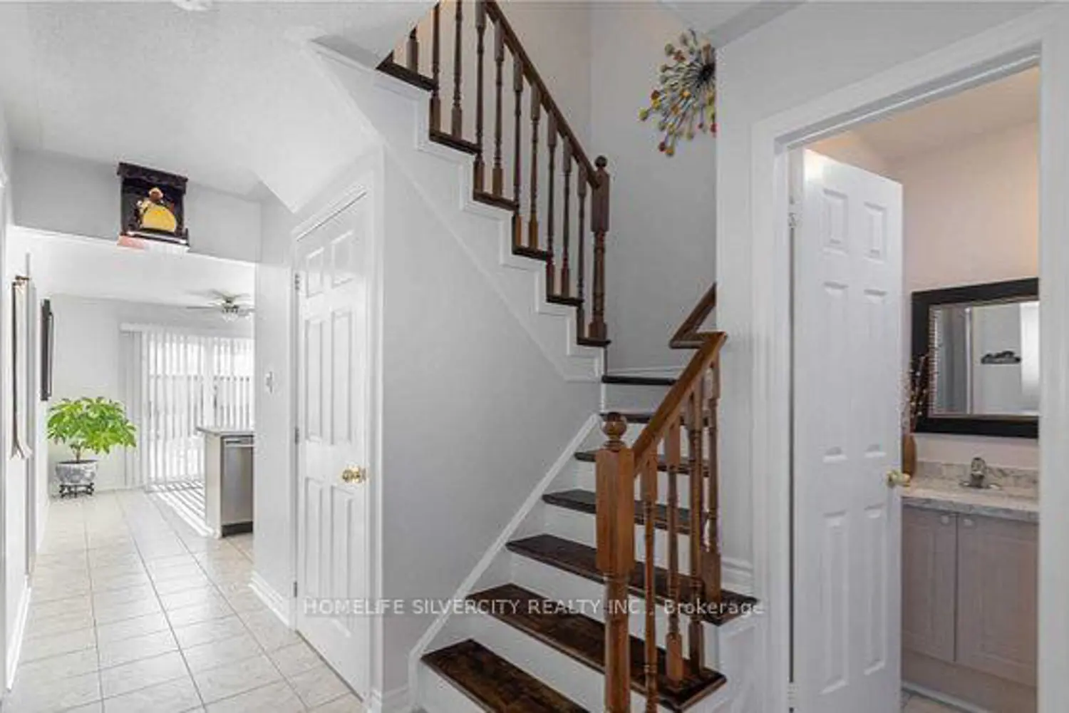 680 Langlaw Drive photo 5